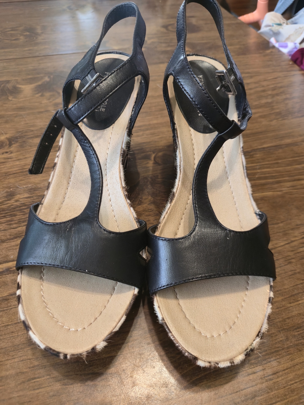 Black/Leopard Women's Kenneth Cole T-Strap Sandals - Classic Comfort